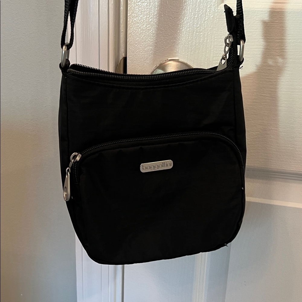 Baggallini Sleek Black Crossbody Bag